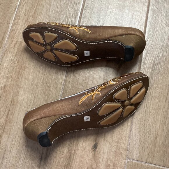 Embroidered Kitten Heels (NWOT) - Picture 5 of 5